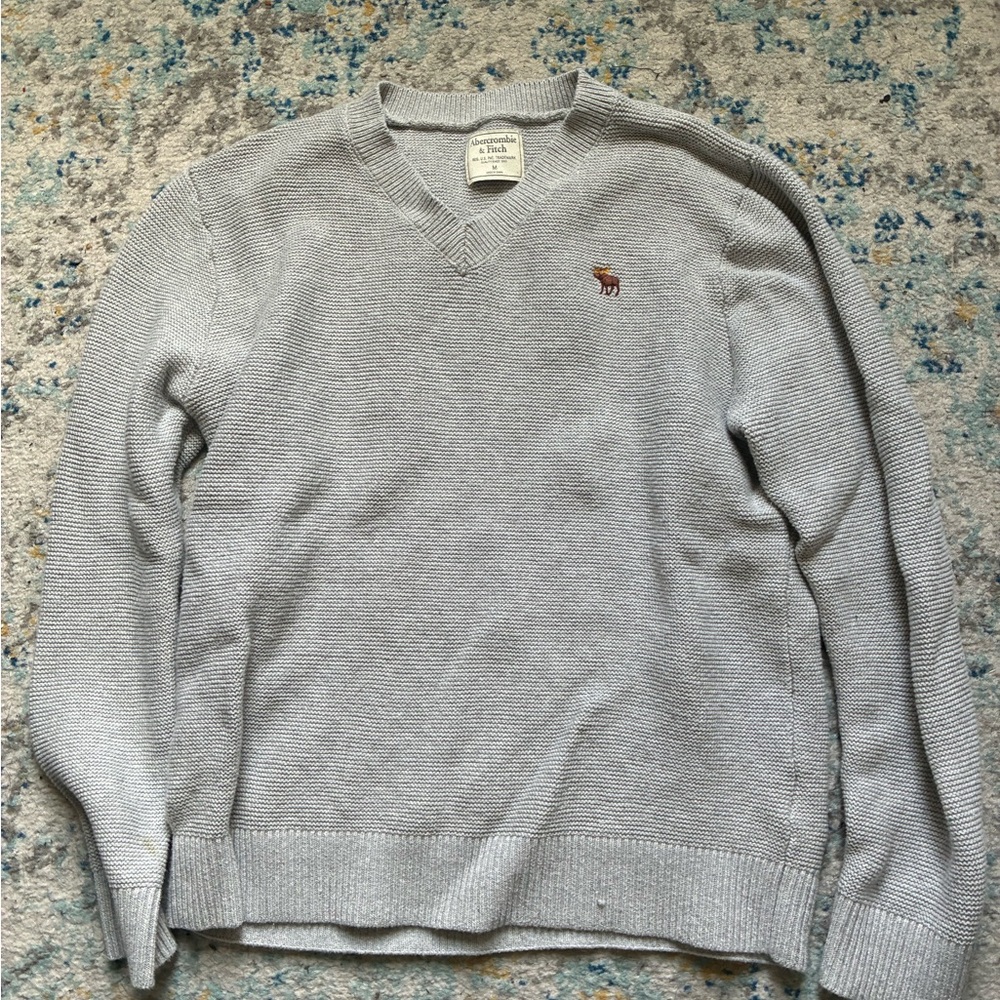 Abercrombie & Fitch Men's Light Gray V-Neck Sweater with Embroidered Moose